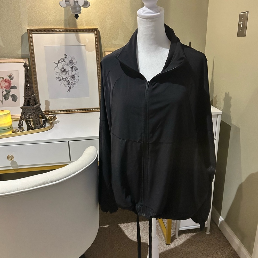 Lululemon black zip up windbreaker
